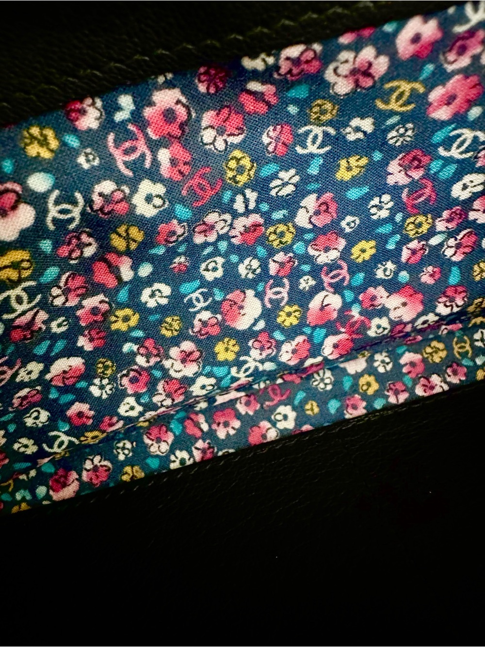 Chanel Lucky Clover Motif Wallet - Picture 15 of 16